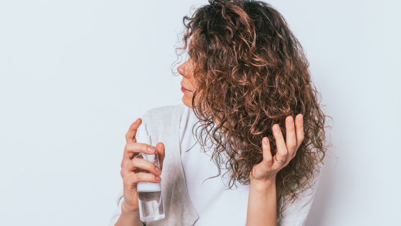 How to keep moisture in curly hair