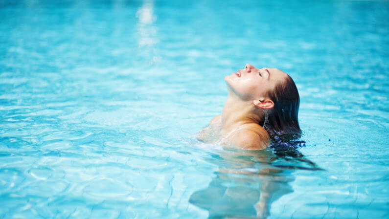 effects of chlorine on hair